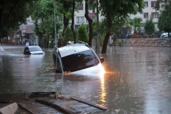 Türkiyədə güclü sel nəticəsində 5 nəfər ölüb, itkin düşənlər var