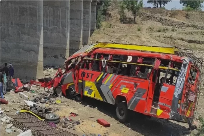 Hindistanda avtobus qəzaya uğrayıb, 10 nəfər ölüb