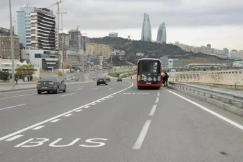 Avtobusların hərəkət sürətinin artırılması üçün ayrılmış zolaqlar şəbəkəsi hazırlanır