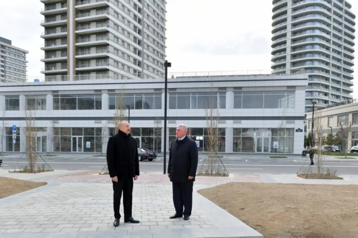 Prezident Bakı Ağ Şəhərin Mərkəzi Park Kvartalında tikinti, abadlıq işləri və Ofis binasında yaradılan şərait ilə tanış olub - FOTO