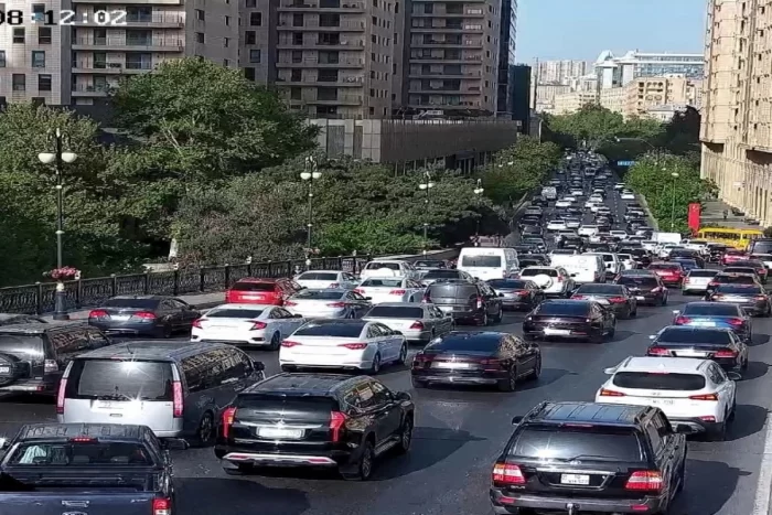 Bakıda sıxlıq olan yollar - SİYAHI