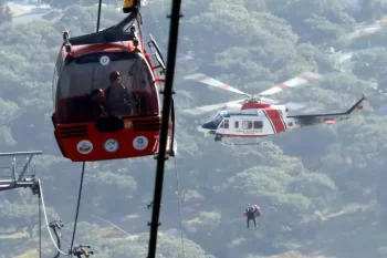 Antalyada kanat kabinələrindən biri düşüb, ölən və yaralananlar var