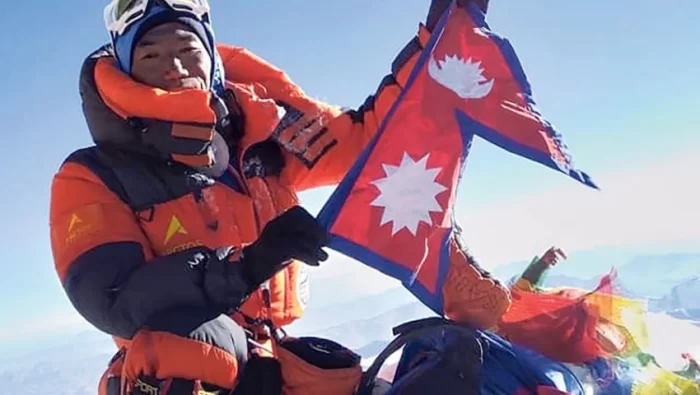 Nepallı alpinist Everesti 29-cu dəfə fəth edərək öz rekordunu yeniləyib