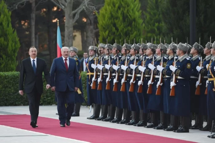 Aleksandr Lukaşenkonun rəsmi qarşılanma mərasimi olub