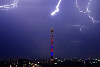 Rusiyanın Ostankino teleqülləsini ildırım vurub