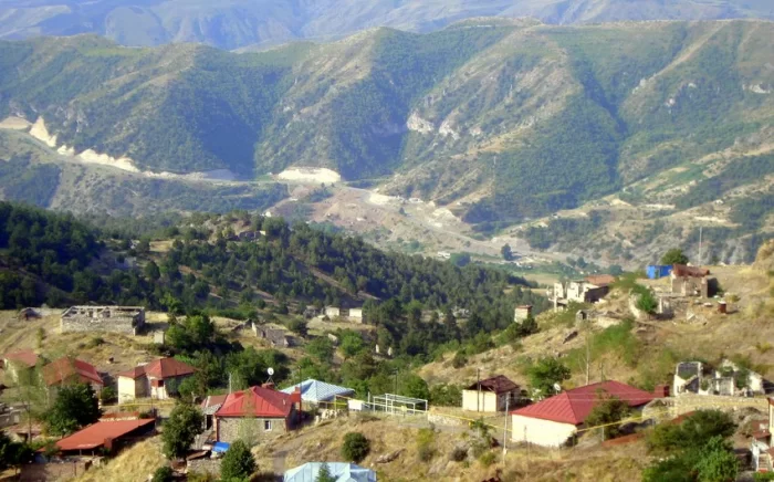 Bu ilin ikinci yarısında Laçının Güləbird kəndinə köç olacaq