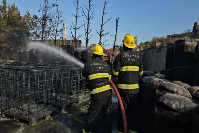 Bakıda SOCAR-ın müəssisəsində yanğın məhdudlaşdırılıb, alovun evlərə keçməsinin qarşısı alınıb