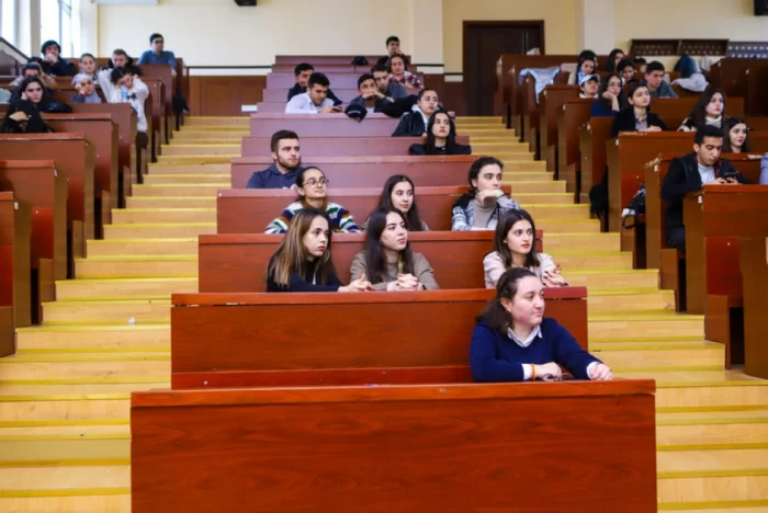 Yeni tələbələrin nəzərinə - Universitetlərdə hansı qadağalar var?