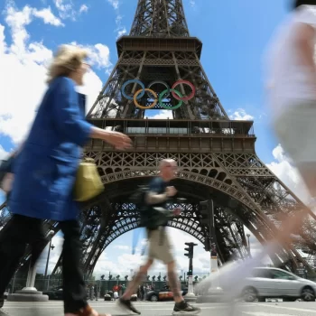 Paris merinin açıqlaması Eyfelin nəvələrini əsəbiləşdirdi - Foto paris-merinin-aciqlamasi-eyfelin-nevelerini-esebilesdirdi