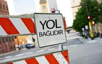 Bu küçədə yol tam bağlanır