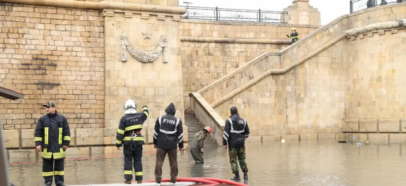 Bakıda yağıntının fəsadları: Drenaj sistemlər sovet dövründən qalıb, bəzilərinin istismar müddəti bitib - RƏSMİ