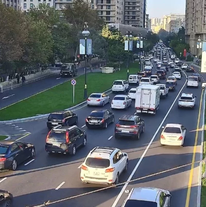 Bakının bir sıra yollarında tıxac var - SİYAHI