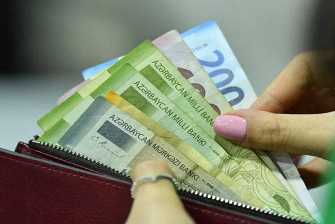 Gələn il minimum əməkhaqqı 400 manat olacaq