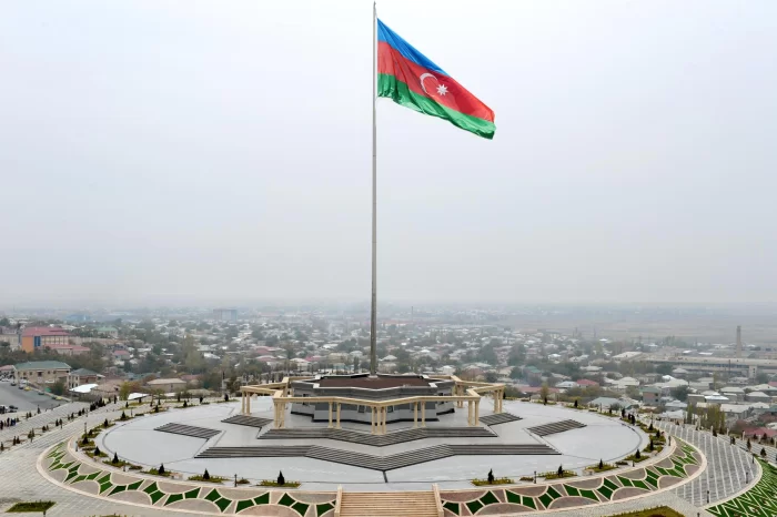 Dövlət Bayrağı Meydanındakı yenilənmiş Bayraq Muzeyi təqdim edilib