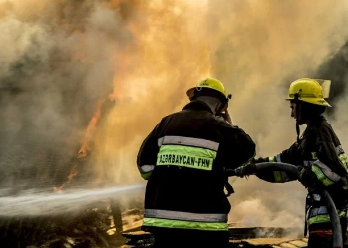 Sarayda yaşayış binasında baş verən yanğında xəsarət alan var: Qızın üzü, saçı yanıb