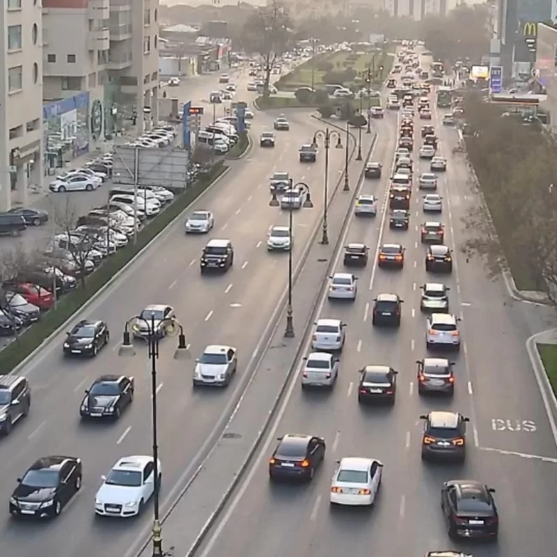 Bakının bir sıra yollarında tıxac yaranıb