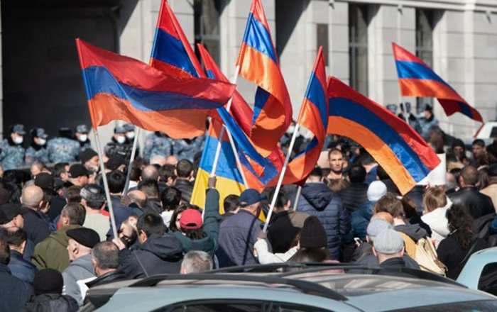Ermənistan vətəndaş müharibəsinin astanasında