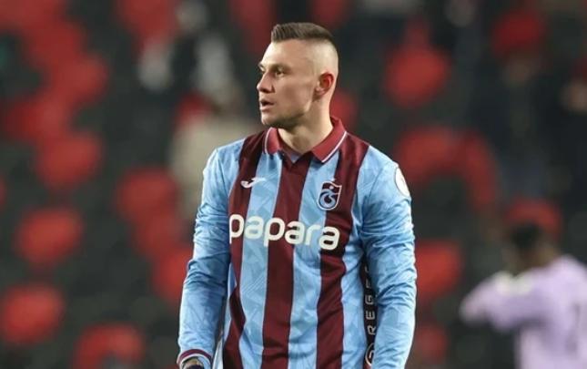 “Trabzonspor” futbolçusu AEK-də