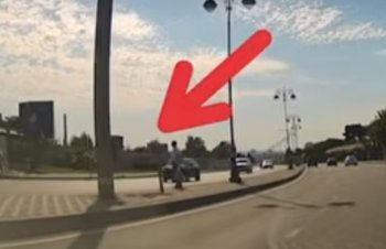 Yolda təhlükə yaradan piyada saxlanıldı - Video