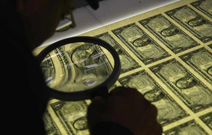 Qlobal ehtiyatlarda dolların rolu azalır