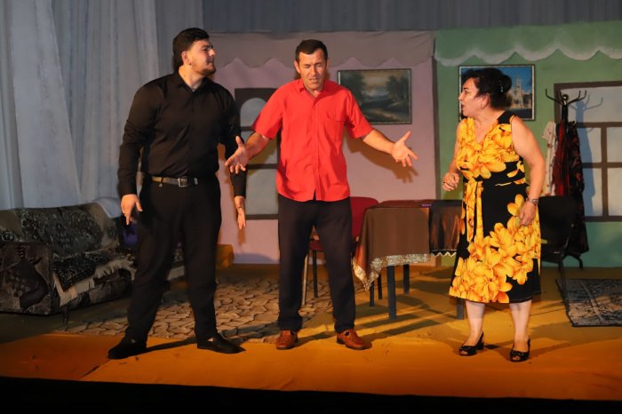 Füzuli teatrında "Bu gün ölmək qadağandır" tamaşasının ictimai baxışı oldu