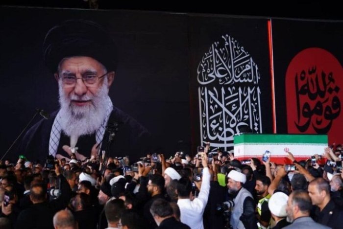 İranın mərhum Ali Lideri Ayətullah Seyid Əli Xameneinin cənazəsi Məşhədə  aparılıb.